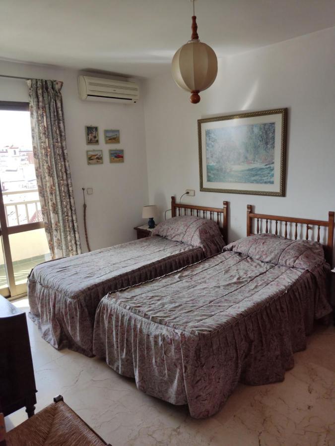 En El Centro Y Al Lado De La Playa Apartment ฟูเอนฮิโรลา ภายนอก รูปภาพ